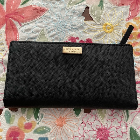 KATE SPADE wallet - Picture 1 of 3